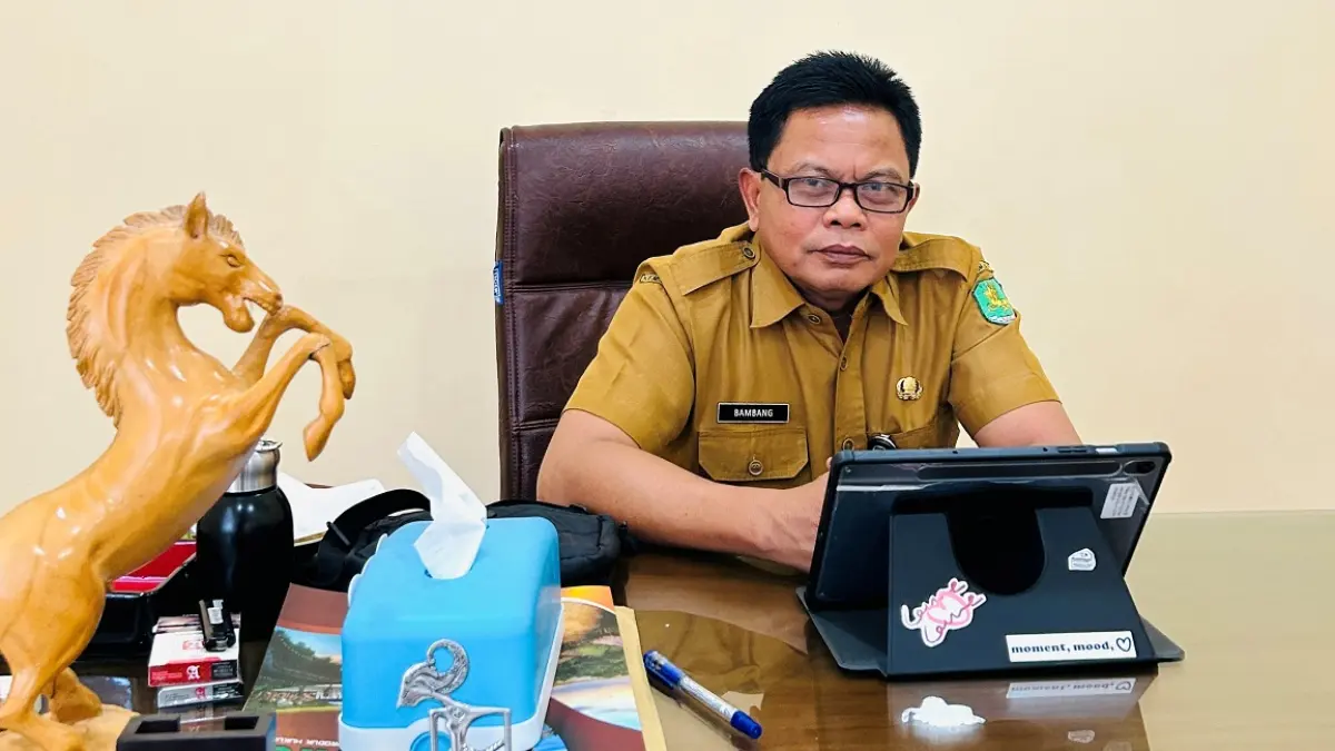 DISIPLIN: Kabag Hukum Setkab Sumenep Bambang Suyitno.