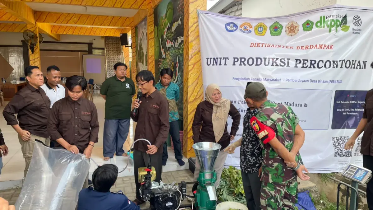 UJICOBA: Tim UTM memperkuat kemandirian peternak dan petani di Desa Binaan Rek Kerrek, Pamekasan. (UTM UNTUK JPRM)