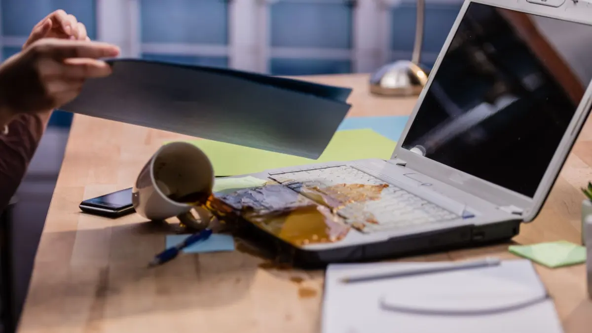 Jangan panik!!  Laptop yang tiba-tiba ketumpahan air