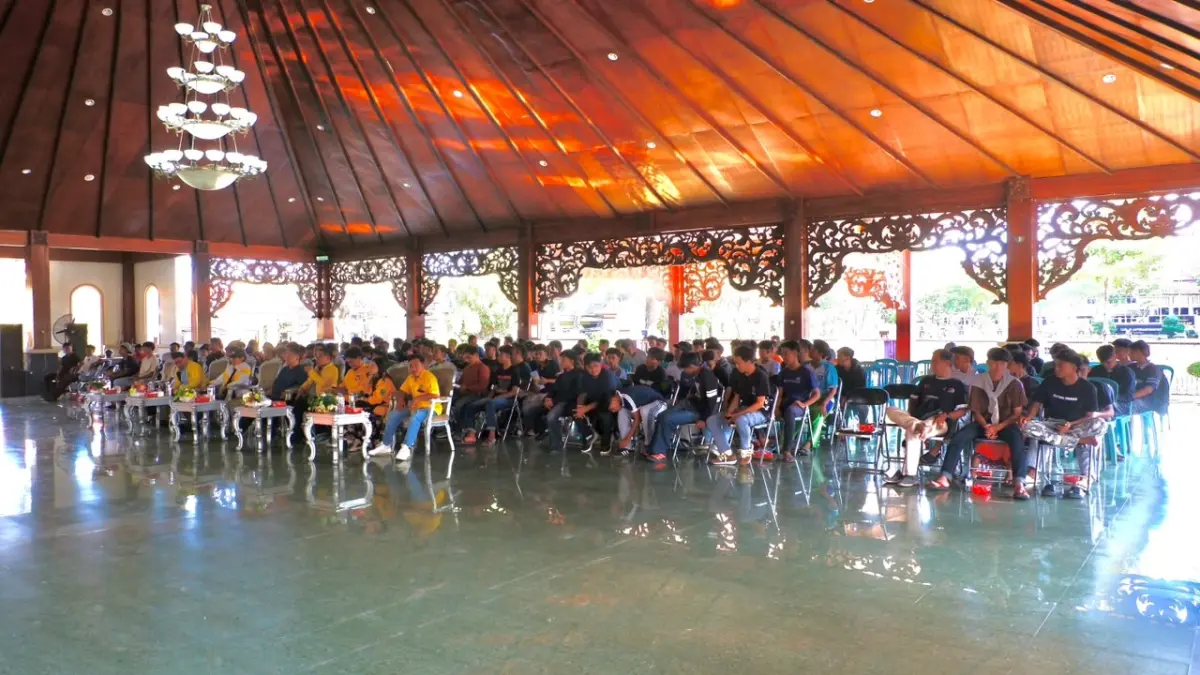 KOMPAK: Peserta tim mengikuti technical meeting Bahlil Mini Soccer Zona 8 Madura di Mandhapa Agung Ronggosukowati, Jumat (18/9).