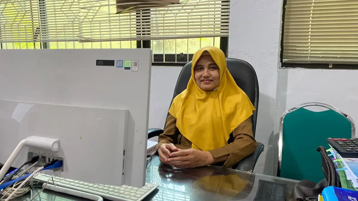 RAMAH: Kabid Akuntansi dan Pelaporan Nurul Fajariyah saat ditemui di BPPKAD Sampang Senin (21/9). (AYU LATIFAH/JPRM)
