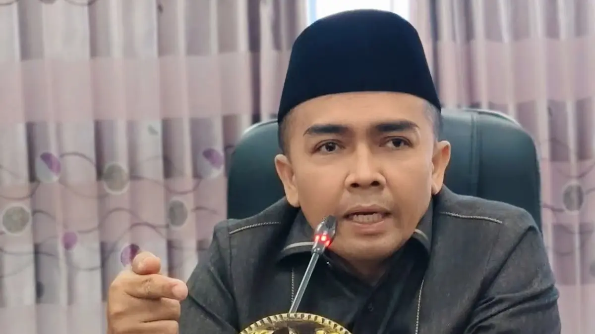 TEGAS: Anggota Komisi IV DPRD Sumenep M. Ramzi ketika mengikuti rapat di kantor dewan setempat.