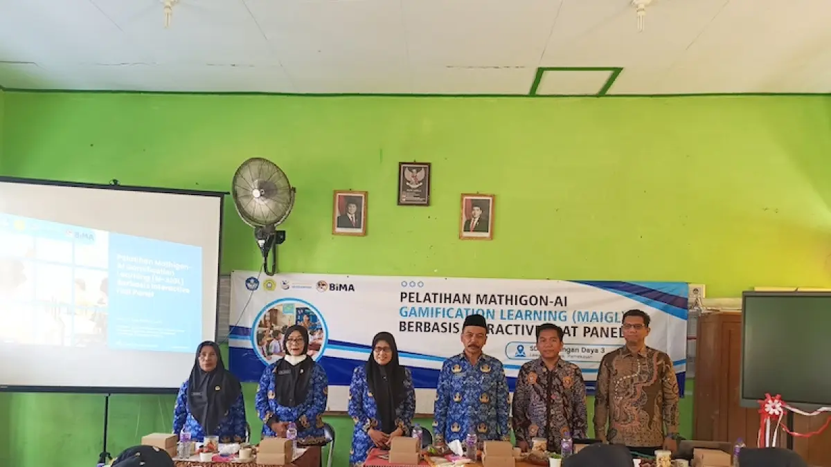 Tim Pengabdian kepada Masyarakat UTM menggelar Pelatihan Mathigon-AI Gamification Learning (M-AIGL) berbasis Interactive Flat Panel (IFP).