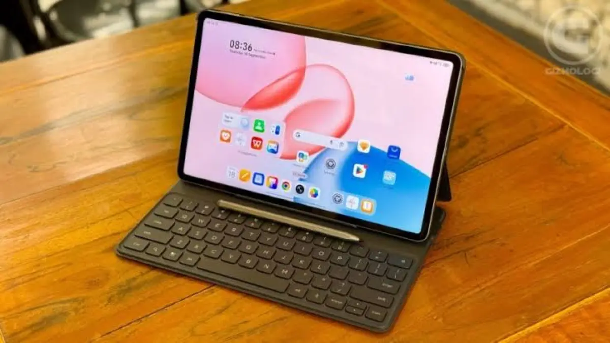 Program September Ceria menawarkan kesempatan bagi konsumen untuk mendapatkan kedua tablet Honor