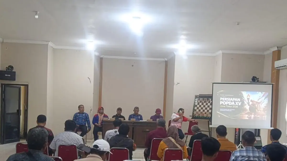 PERSIAPAN AWAL: Semua pengurus cabor saat rapat di persiapan popda di kantor Dispora Bangkalan, Kamis (17/9).