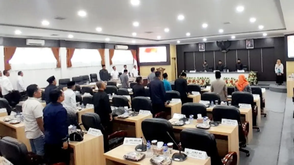TERBUKA: DPRD Pamekasan menggelar rapat paripurna terkait pemandangan umum fraksi-fraksi terhadap Nota Keuangan Raperda Perubahan APBD 2026, Senin (21/9). (M. KHOLIL RAMLI/JPRM)
