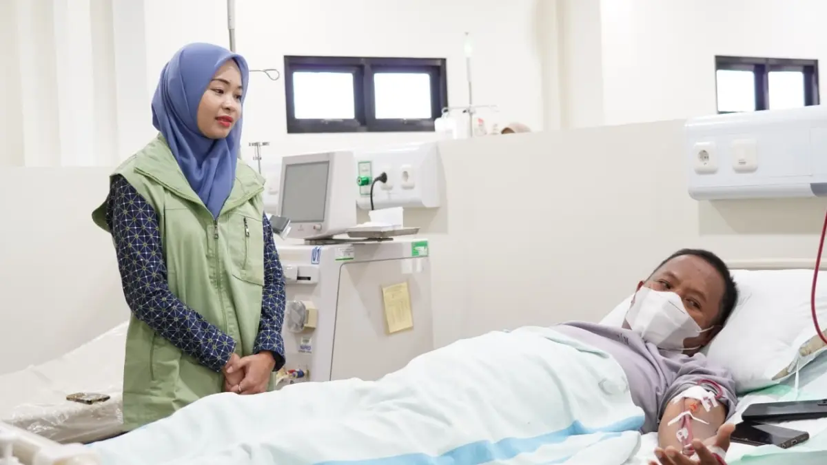 RUTIN: Salah satu pasien JKN di Kabupaten Pamekasan mendapatkan layanan hemodialisis tiap dua kali seminggu.