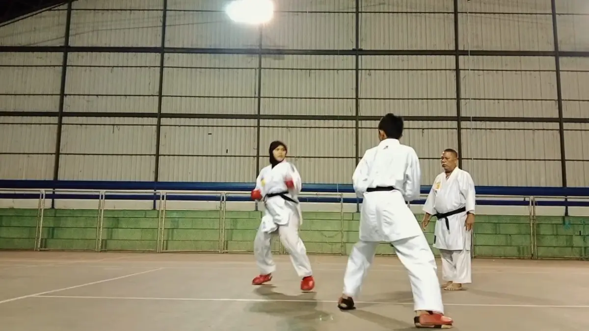 PENUH SEMANGAT: Atlet Inkai Sampang saat melakukan latihan bersama di GOR Indoor Sampang, beberapa waktu lalu.