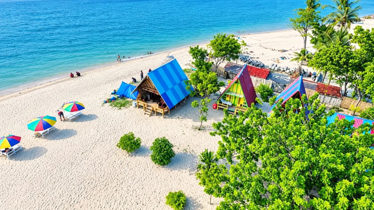 INDAH: Suasana pantai sembilan yang dilengkapi dengan berbagai fasilitas tampak udara di Desa Bringsang, Gili Genting, Sumenep.