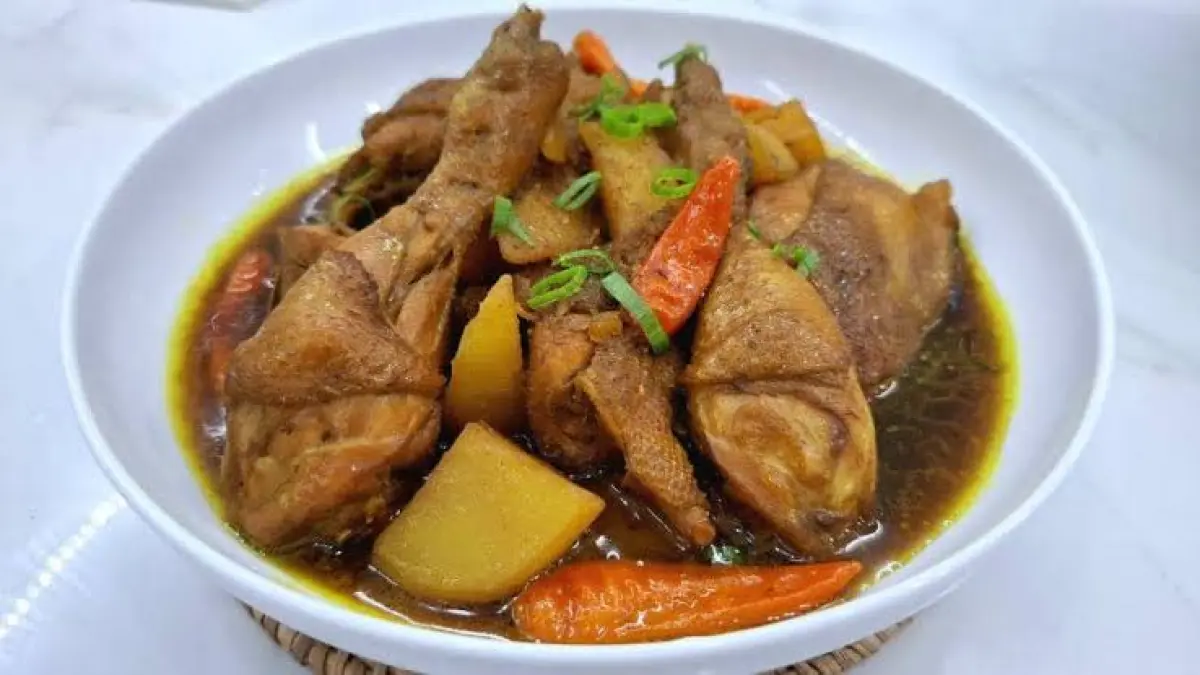 Semur ayam dan kentang