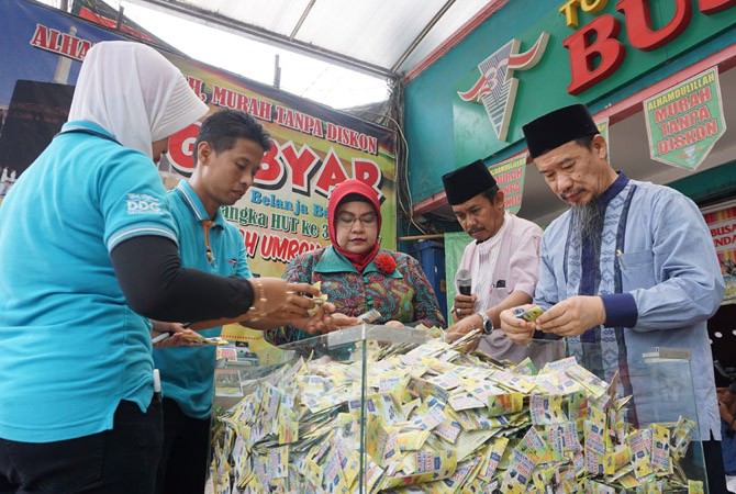 Busana Indah Umrahkan Tiga Pelanggan