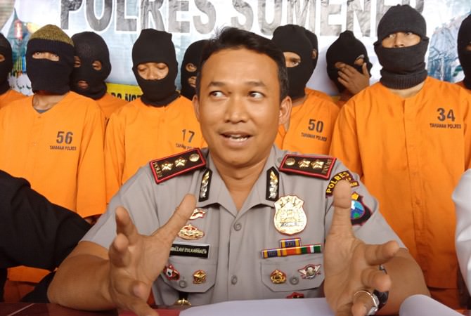 Protes Keterlibatan Polisi dalam Penyitaan Motor Kredit