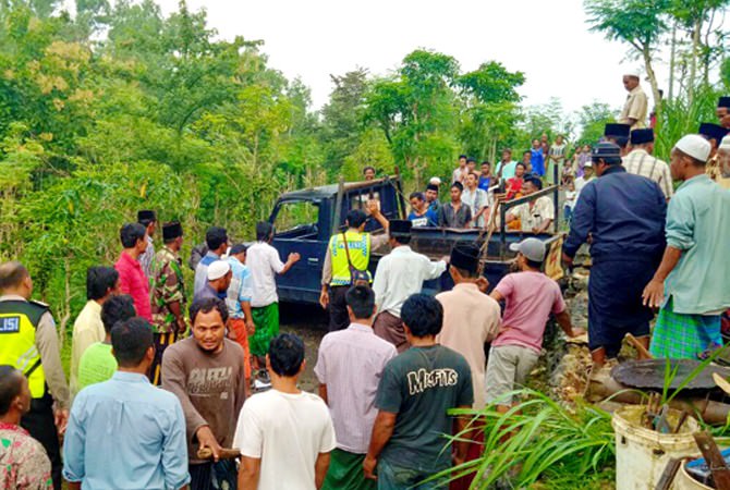 Pikap Terguling, Satu Penumpang Tewas
