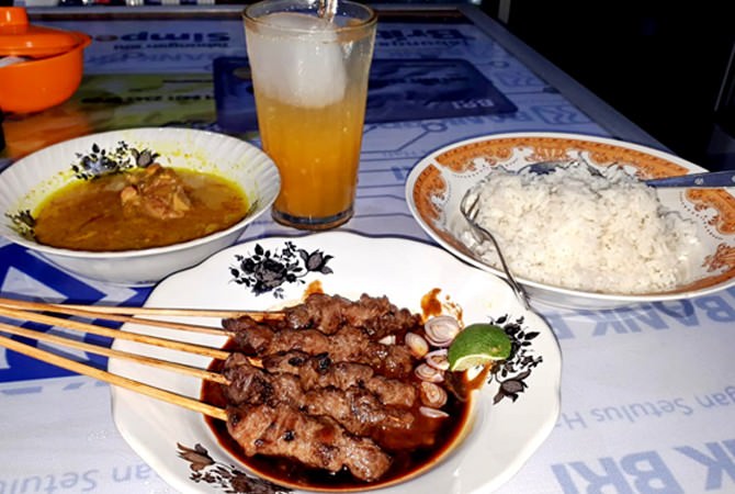Gubernur hingga Presiden Pernah Mencicipi Sate 35 Bluto