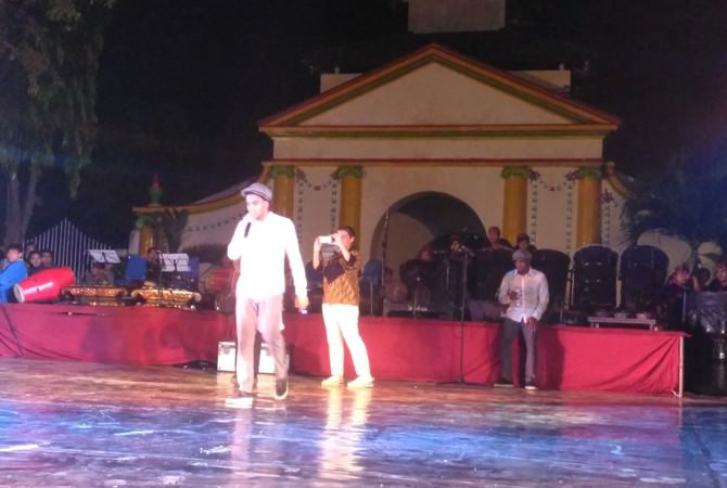 Seniman Prancis Pentas di Labang Mesem Sumenep