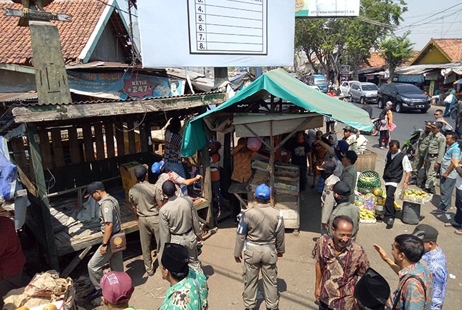 Masih Mokong ! Pedagang Pasar Blega Bangkalan Kembali Ditertibkan