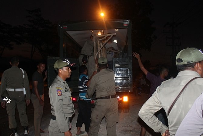 Razia Tempat Prostitusi, Sisakan Satu Warung Remang-Remang