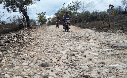 Jalan Desa di Sumenep Rusak Parah Tak Kunjung Diperbaiki