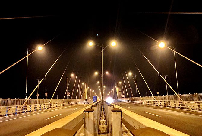 Sudah 3 Tahun Lampu Hias Suramadu Padam