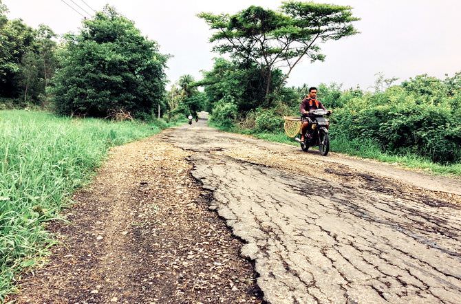 Jalan Kabupaten Butuh Perbaikan