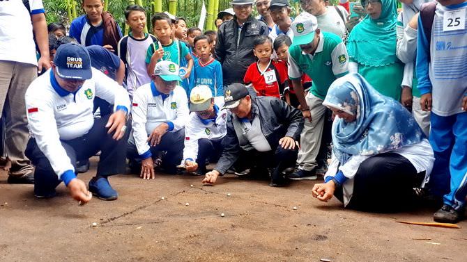 Pencak Silat dan Bupati Main Kelereng Meriahkan Lomba Kearifan Lokal