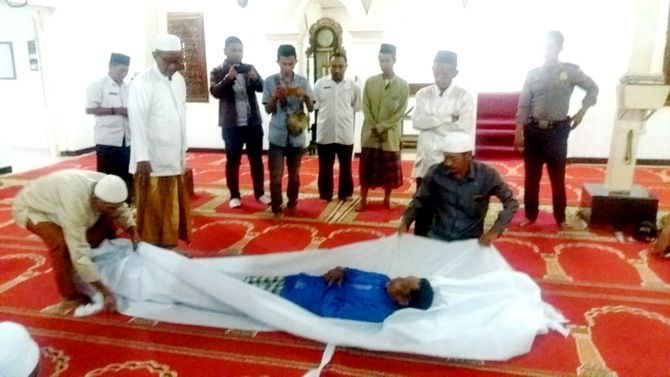 Istri Meninggal, Suami Ajak Tetangga Sumpah Pocong