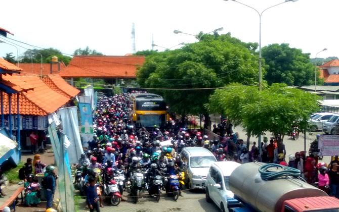 Suramadu Ditutup, Pelabuhan Kamal Ramai