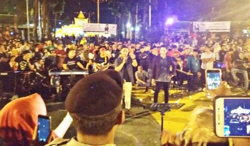 2 Jam Tampil di Taman Adipura, Irwan DA2 Reunian Bareng Vertical Band