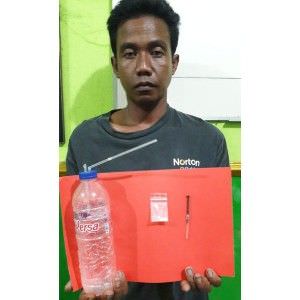 Hendak Disergap Polisi, Warga Bangkalan Sembunyi di Plafon Rumah