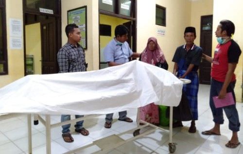 Diduga Kelelahan, Warga Sampang Ditemukan Tewas di Depan Toko Terminal