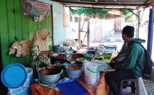 Dulu, Jadi Bekal Nelayan. Kini, Bupati Pun Ikut Cicipi Nasi Kobel