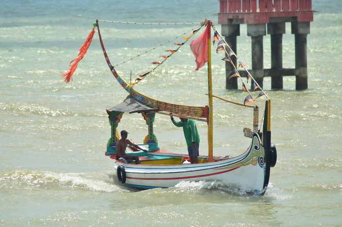 Aktivitas Jual Beli Ikan di Pelabuhan Pasongsongan