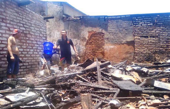 Ditinggal Jualan, Rumah Ludes Terbakar