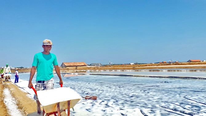 Harga Garam Kian Terpuruk, Satu Sak Hanya Rp 8 Ribu