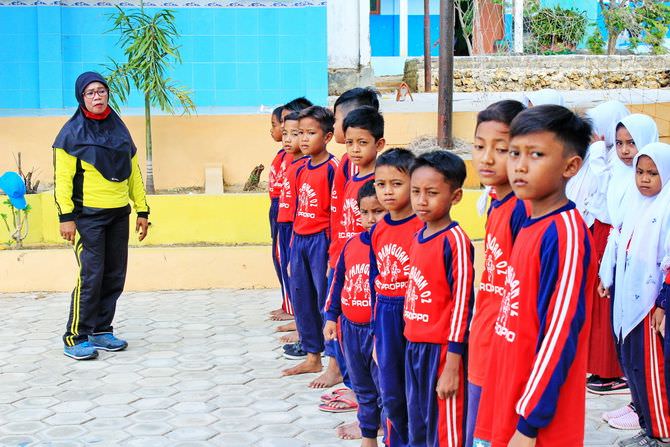 Cerita Guru Honorer K-2 Berusia 50 Tahun Nyambi Jadi Tukang Setrika