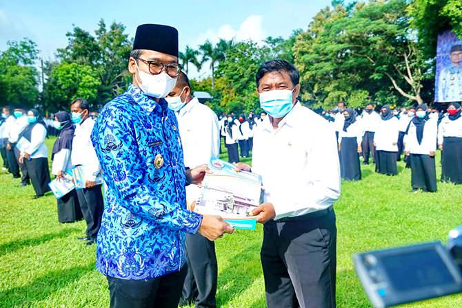 bupati-serahkan-sk-pengangkatan-640-pppk