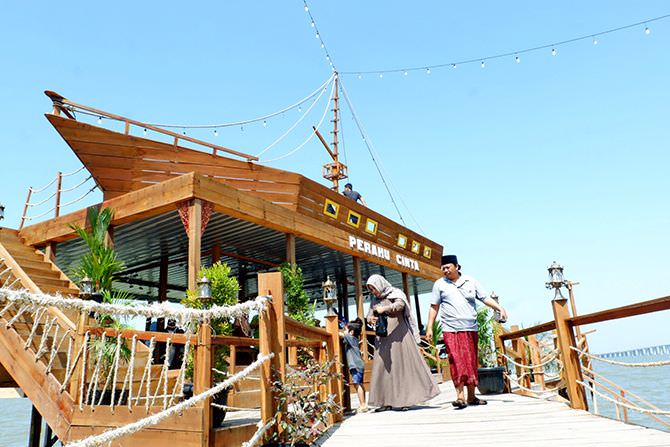 pengunjung-pantai-rindu-naik-100-persen
