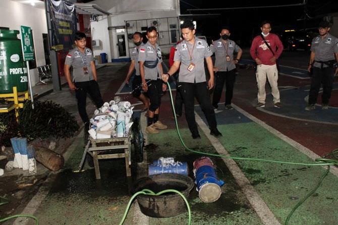 polisi-angkut-tujuh-pembuat-petasan-jumbo