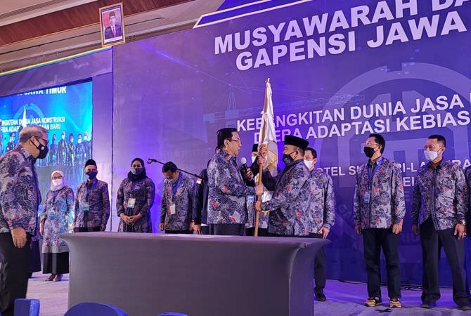 toreh-sejarah-baru-syarifuddin-pimpin-gapensi-jatim