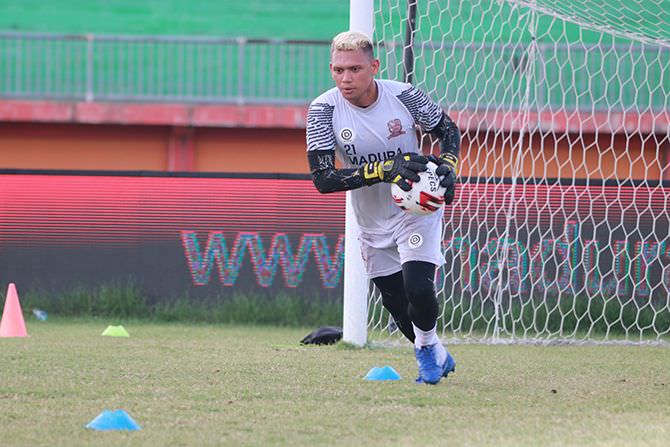 muhammad-ridwan-kiper-kedua-madura-united