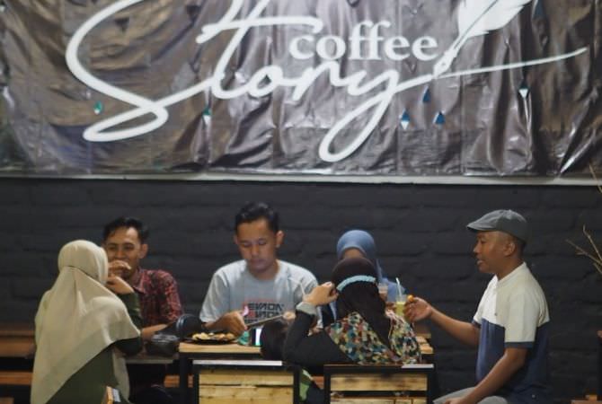 nikmati-sensasi-kopi-dengan-alunan-musik-di-story-coffe