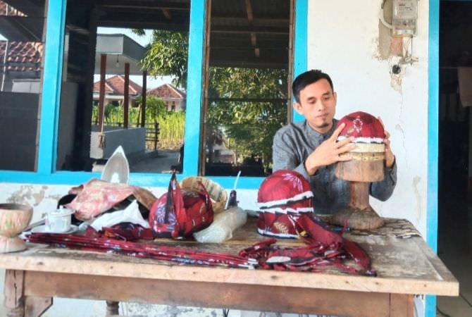 odheng-lenpello-kerajinan-tangan-yang-laris-manis