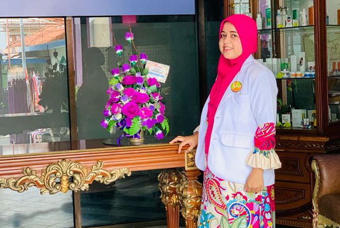 selly-enia-amelia-dokter-umum-dan-kecantikan