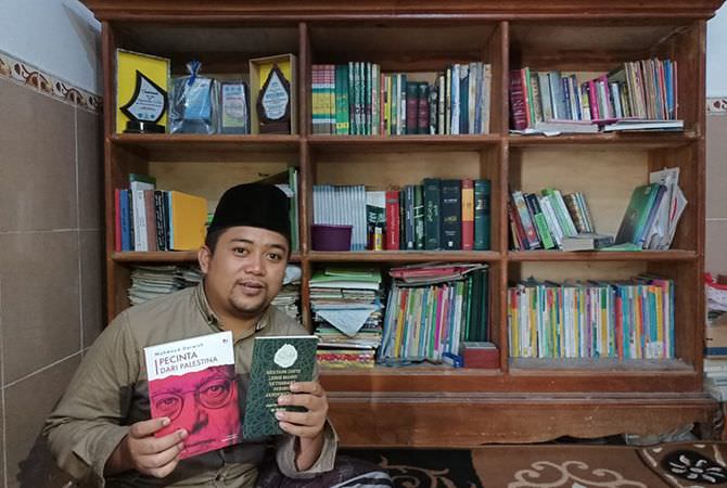 fazabinal-aliem-penerjemah-karya-sastra-arab