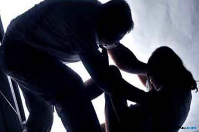 Tiga terduga pelaku rudapaksa anak di Raas, Sumenep, belum diamankan.