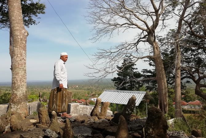 mengunjungi-makam-sayid-abdullah-di-kecamatan-ganding