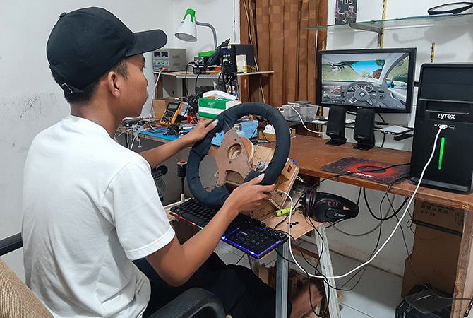 pemuda-lulusan-smk-ciptakan-simulator-prototipe-kemudi-mobil