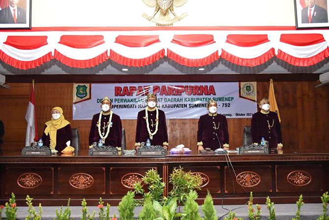 rapat-paripurna-dalam-rangka-memperingati-hari-jadi-ke-752-sumenep
