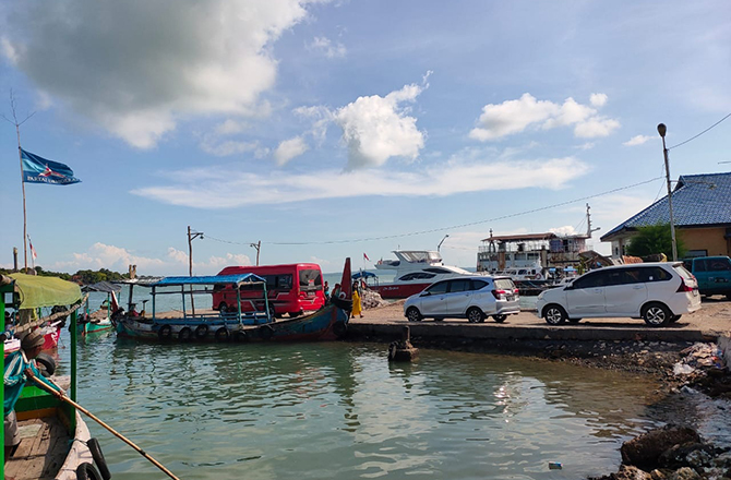 BELUM BEROPERASI: Dermaga baru di Pelabuhan Kalianget sudah selesai dibangun oleh Pemkab Sumenep. (MOH. JUNAIDI/RadarMadura.id)