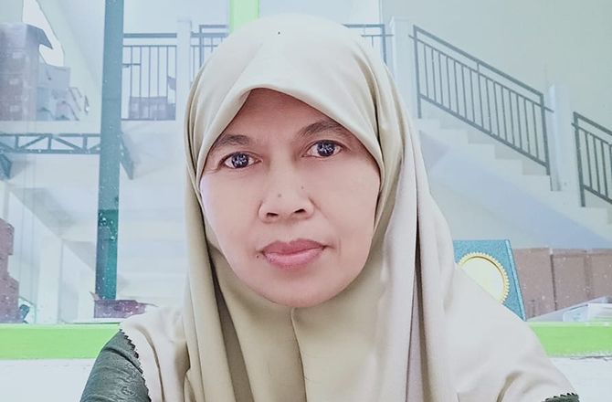 Pientoko Endawati, S.Si.Apt, Penanggung Jawab CSSD RSUD Syamrabu. (SYAIFUL BAHRI FOR RadarMadura.id)